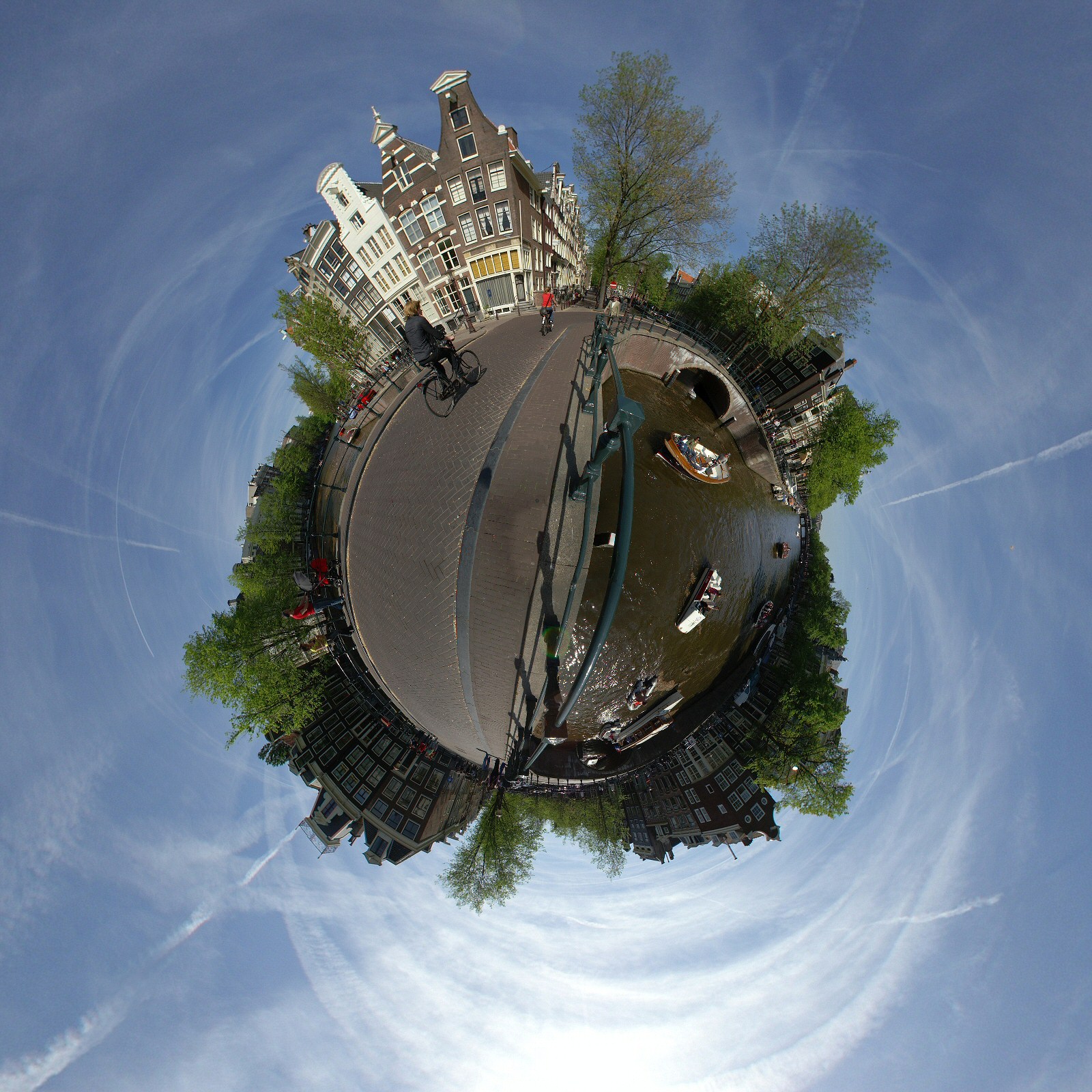 20070429_Amsterdam_pano5_canals_StereoGraphic260rot90_1600x1600_sh0.5-50.jpg