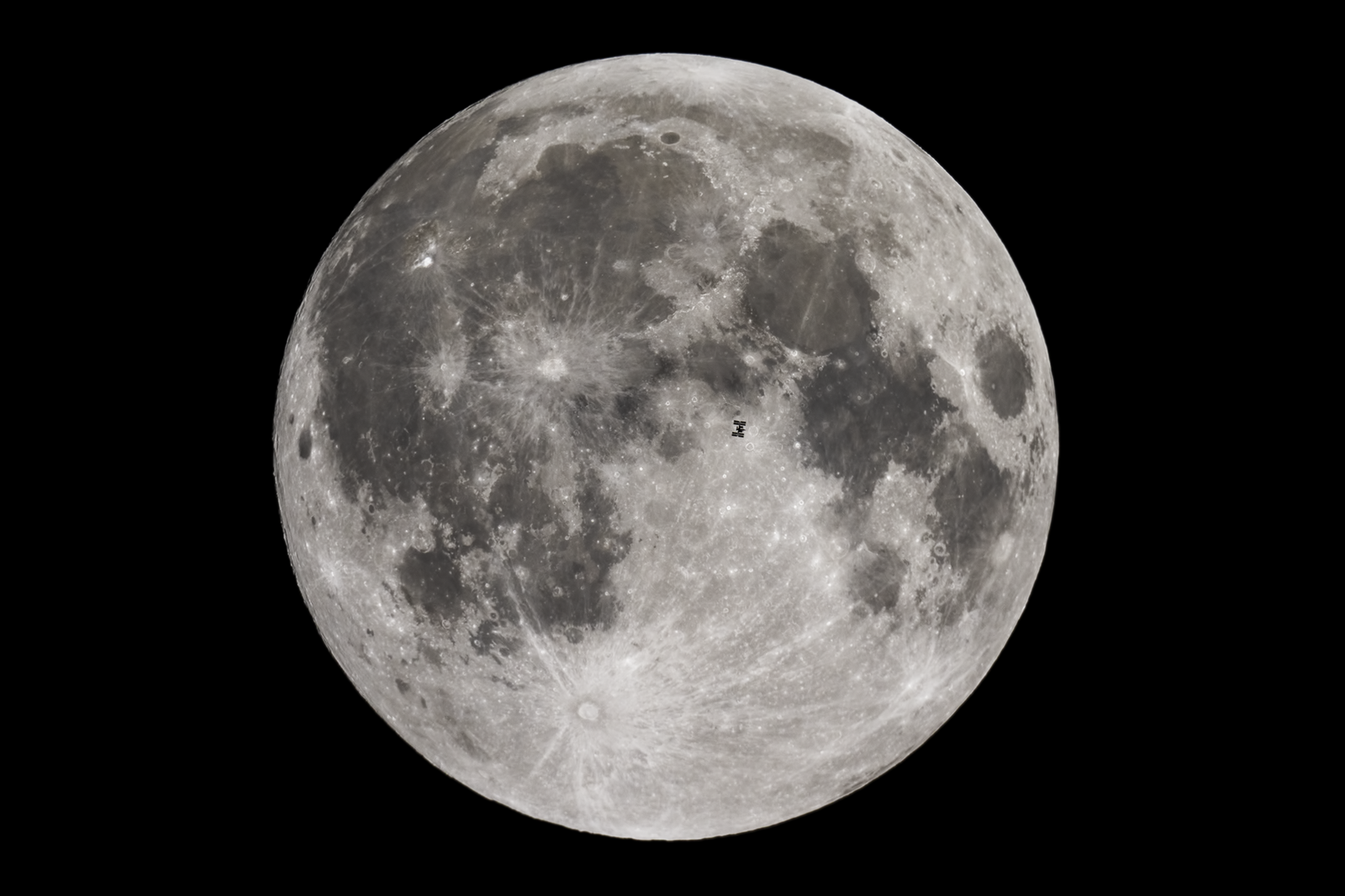 21sty19_ISS_Moon.png
