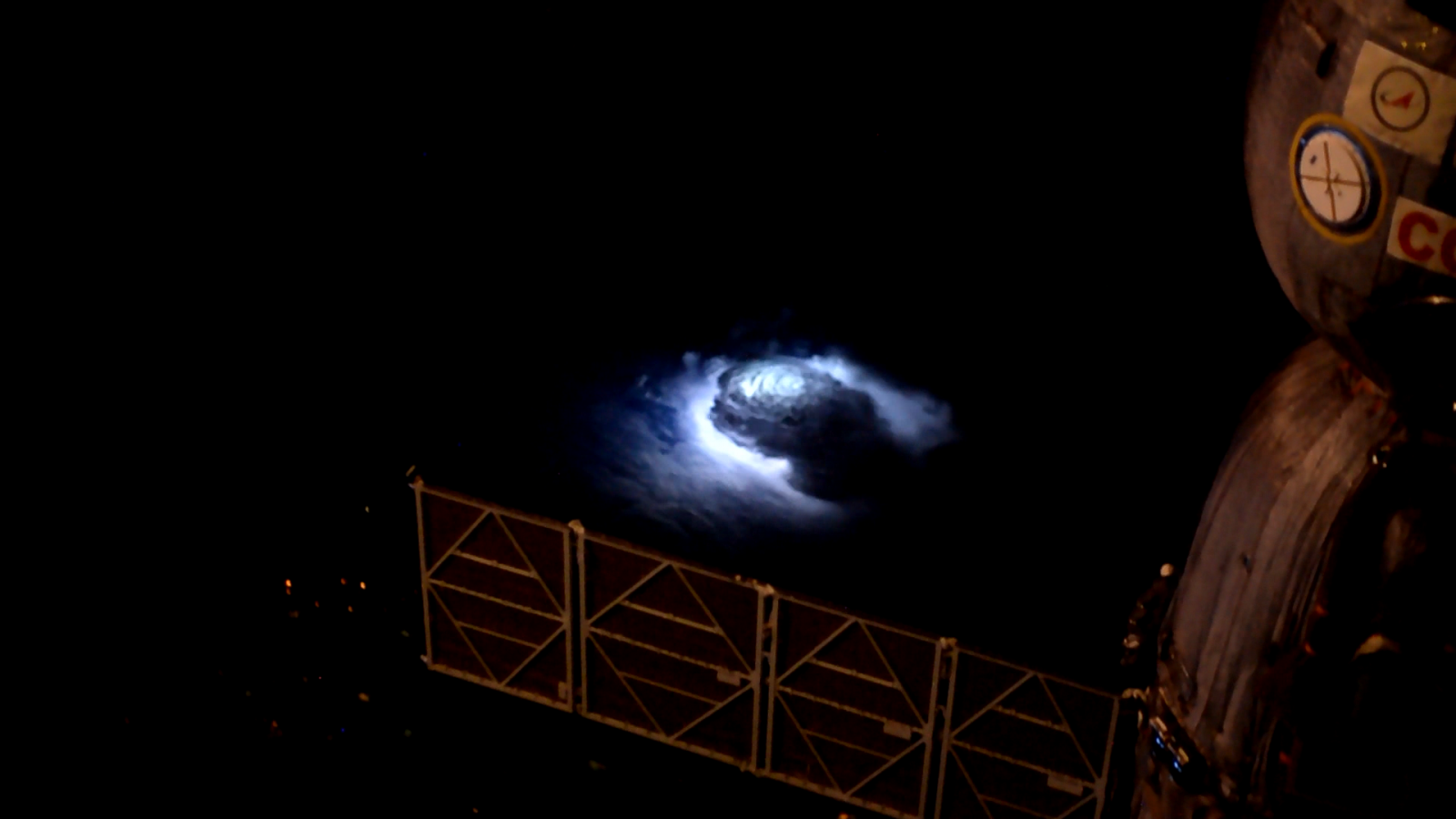 Thunderstorm_seen_from_Space_Station_pil