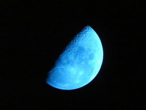 moon-2041738_1920-300x225.jpg