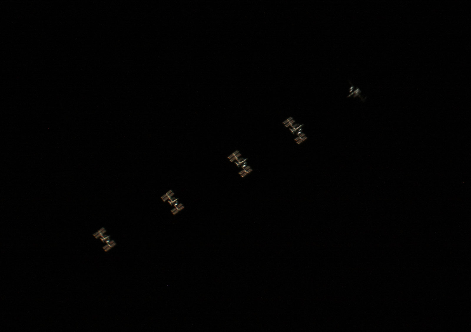 ISS.thumb.jpg.a8cbec352d88b72bb9cf24c604a3e7ae.jpg