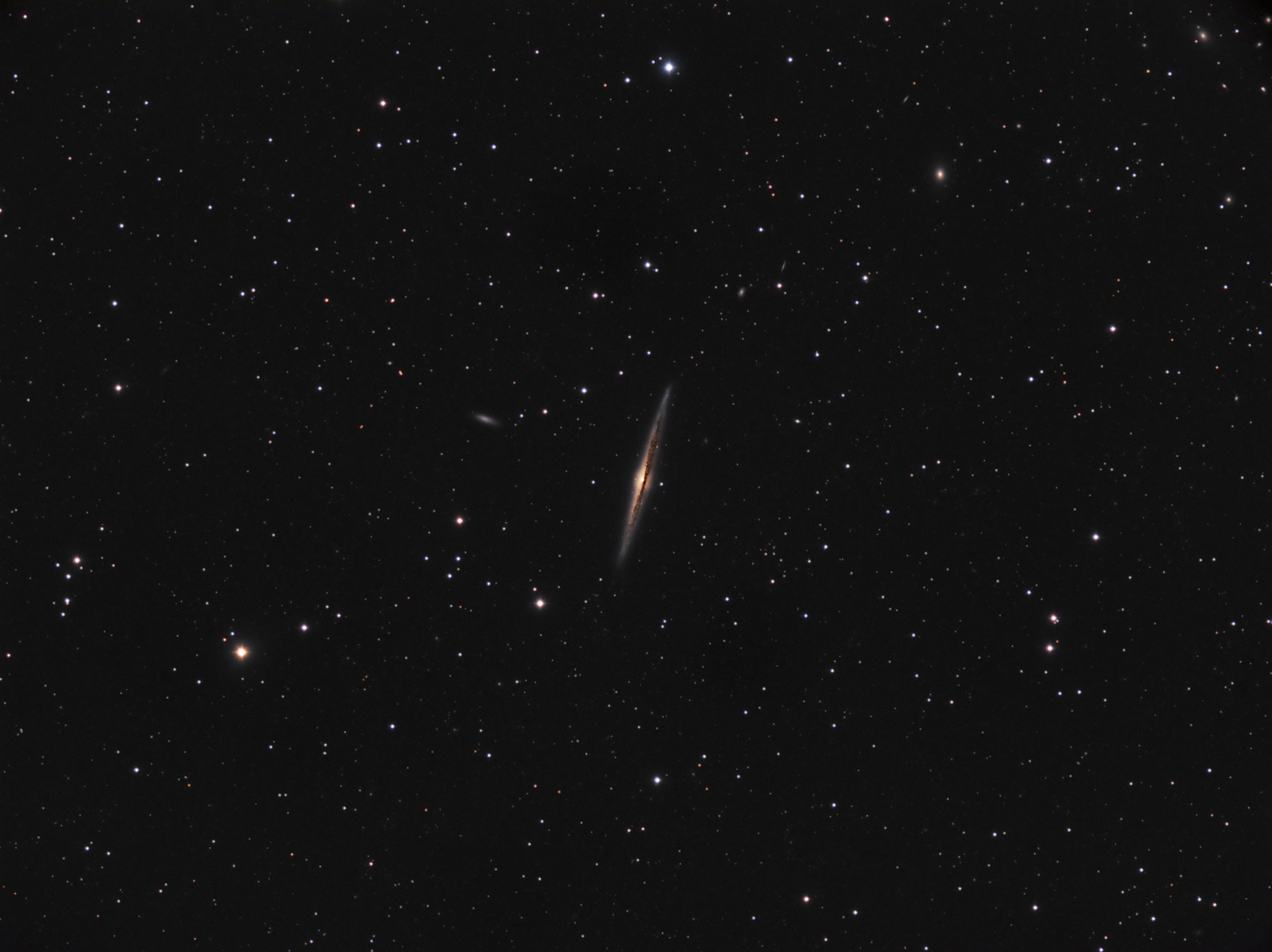 NGC4565_LRGB.thumb.jpg.76bab5470084e40ebd4a15923f545a3f.jpg