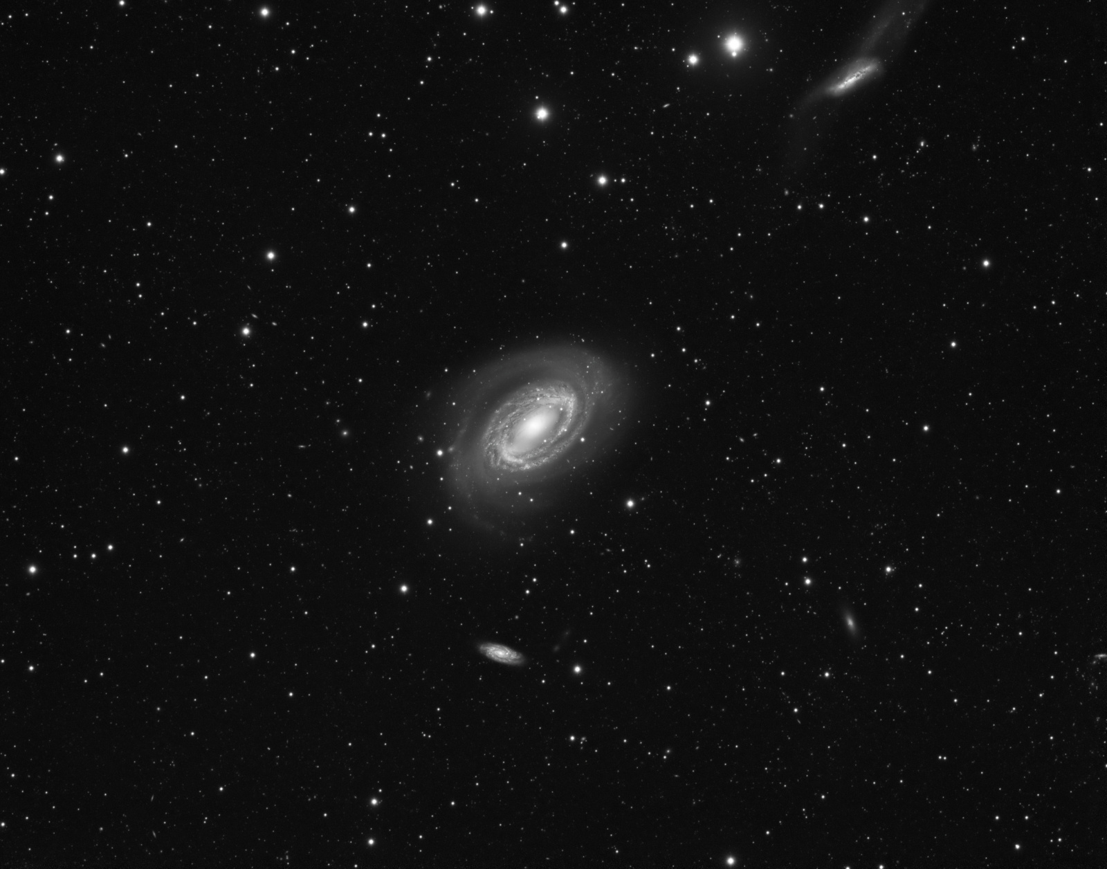 NGC4725_L_koniec.jpg