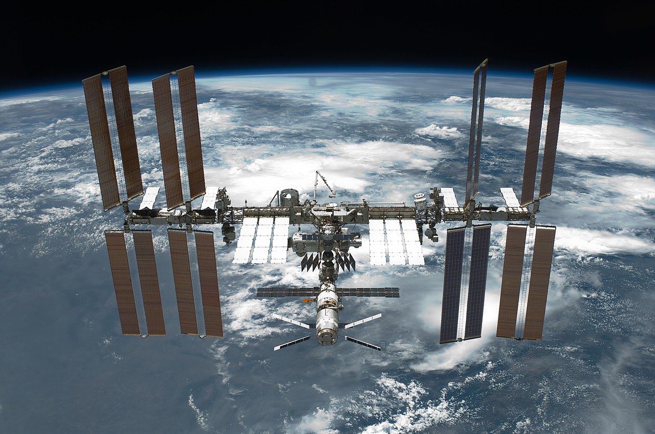 1280px-STS-134_International_Space_Station_after_undocking.jpg.96571335d3df0119a6cd223d04883038.jpg
