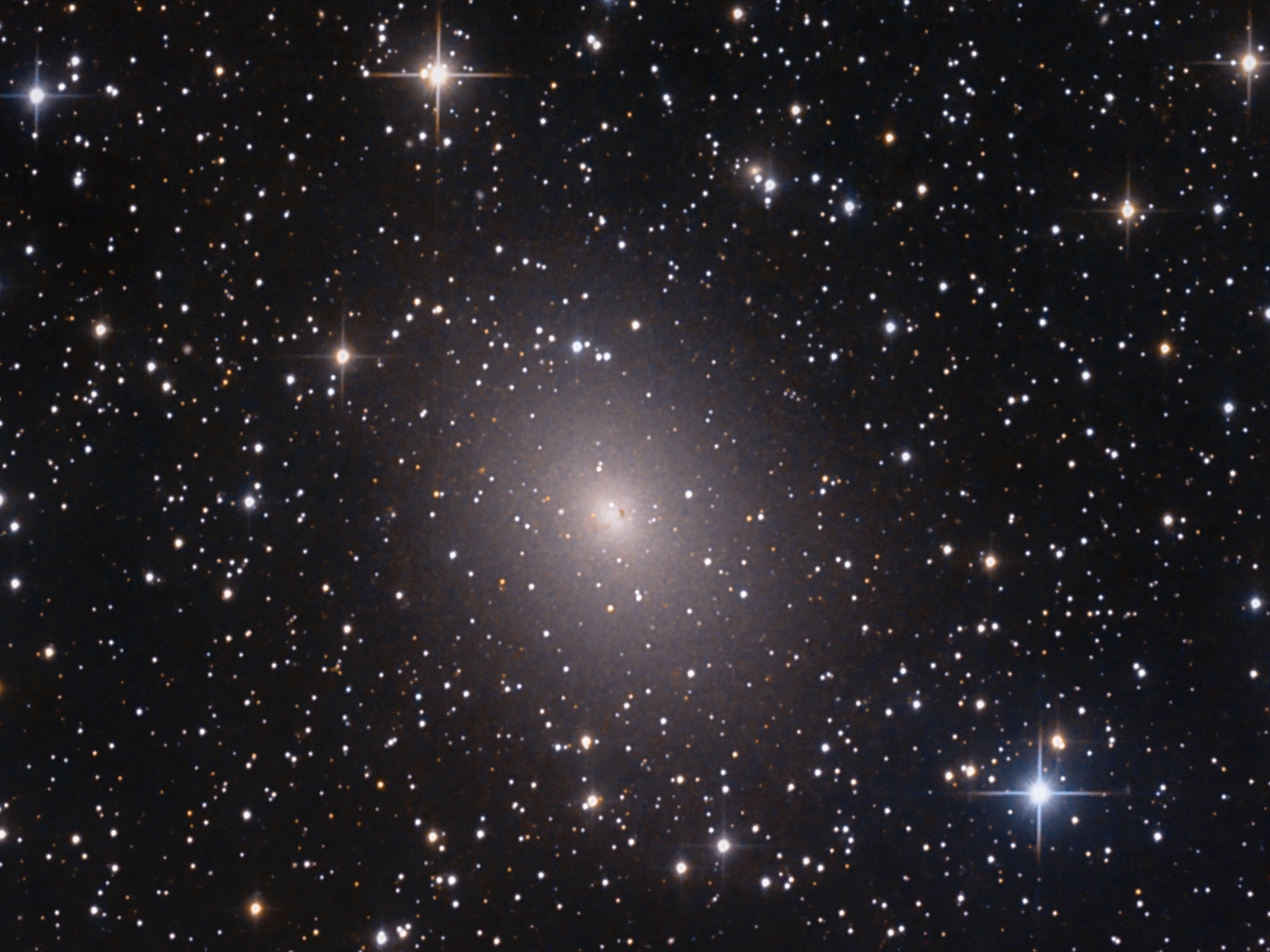 NGC185_crop_1600_1200_f.jpg.c22ce5f6a0ed77739d1900199d554caa.jpg