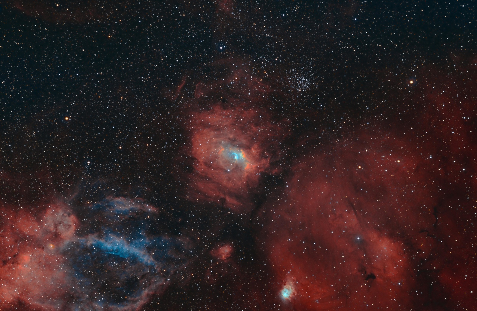 NGC7635_SHO_Ha_44_SII_41_OIII_42x600s_RGB_36x300s_version3_Skala_25.thumb.jpg.557456ad67726a7a45f5b05fc4614208.jpg