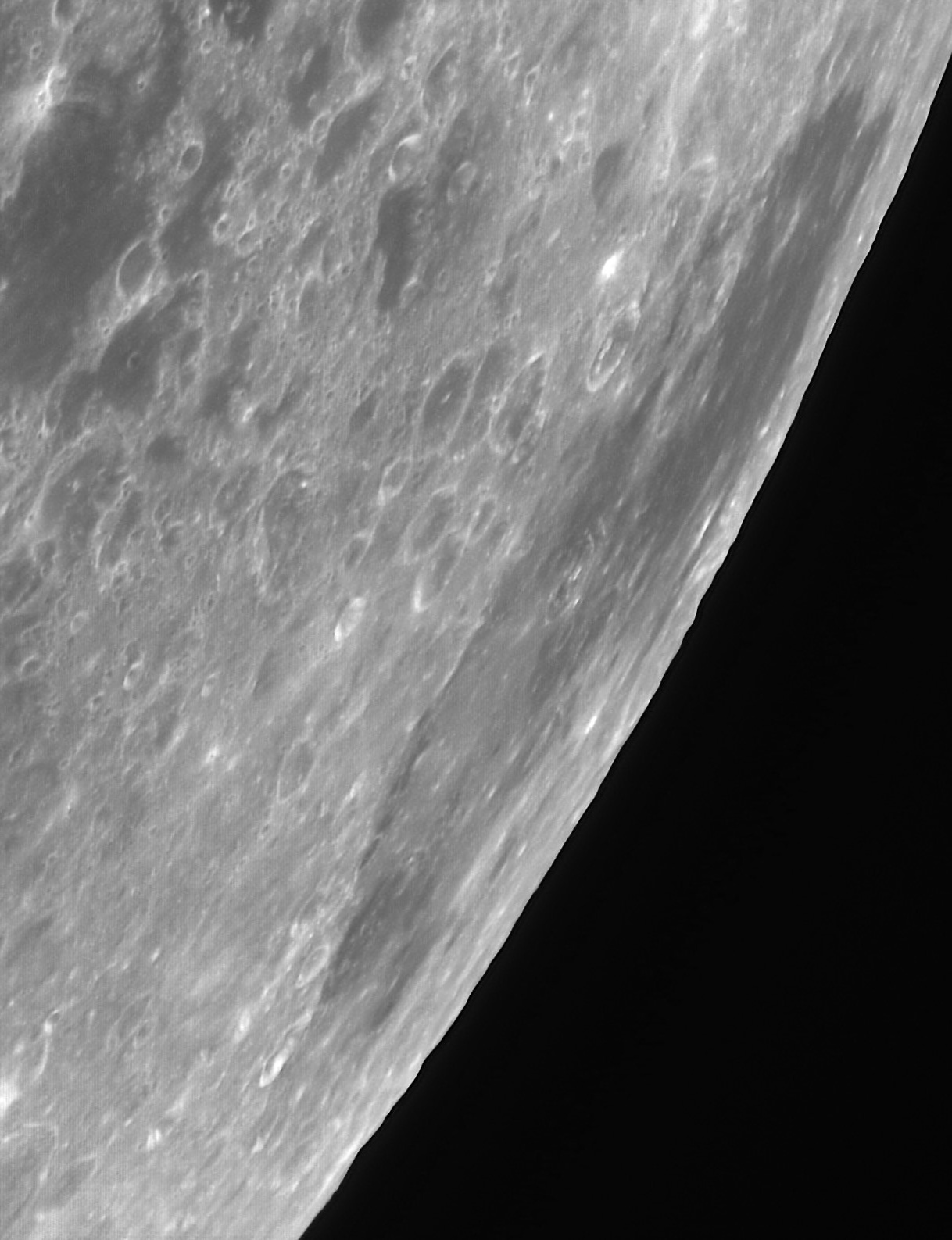 Mare Smythii Moon_170557_g6_ap343 v1 crop.jpg