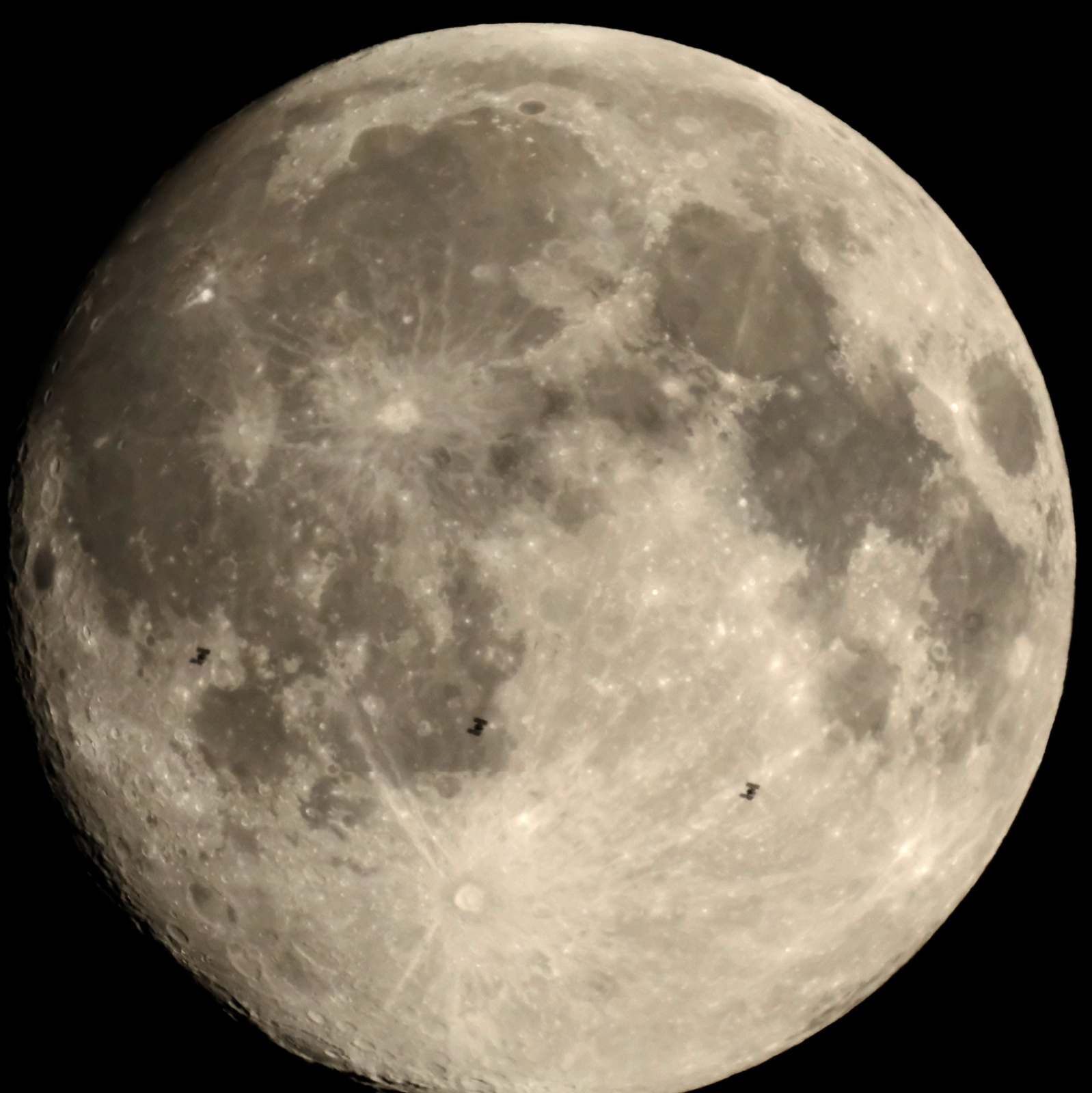 ISS-2022-03-17-3-moon.jpg