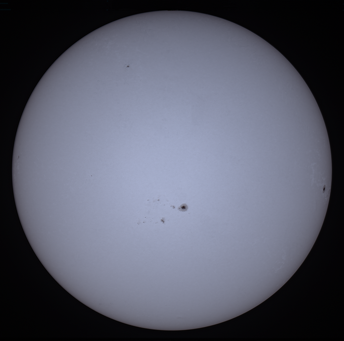 sun-2022-04-03-bw.png.14bfea43983d371d3e3e5e135bd416ee.png