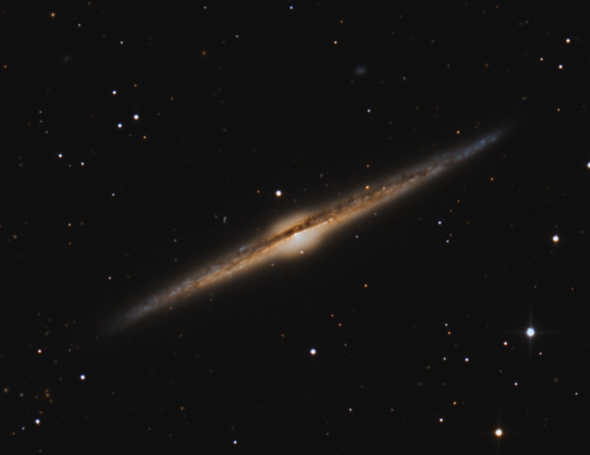NGC4565_3600_2700_f_1166_899.jpg.13fe0aea055971ae382cd4bfda5231cc.jpg