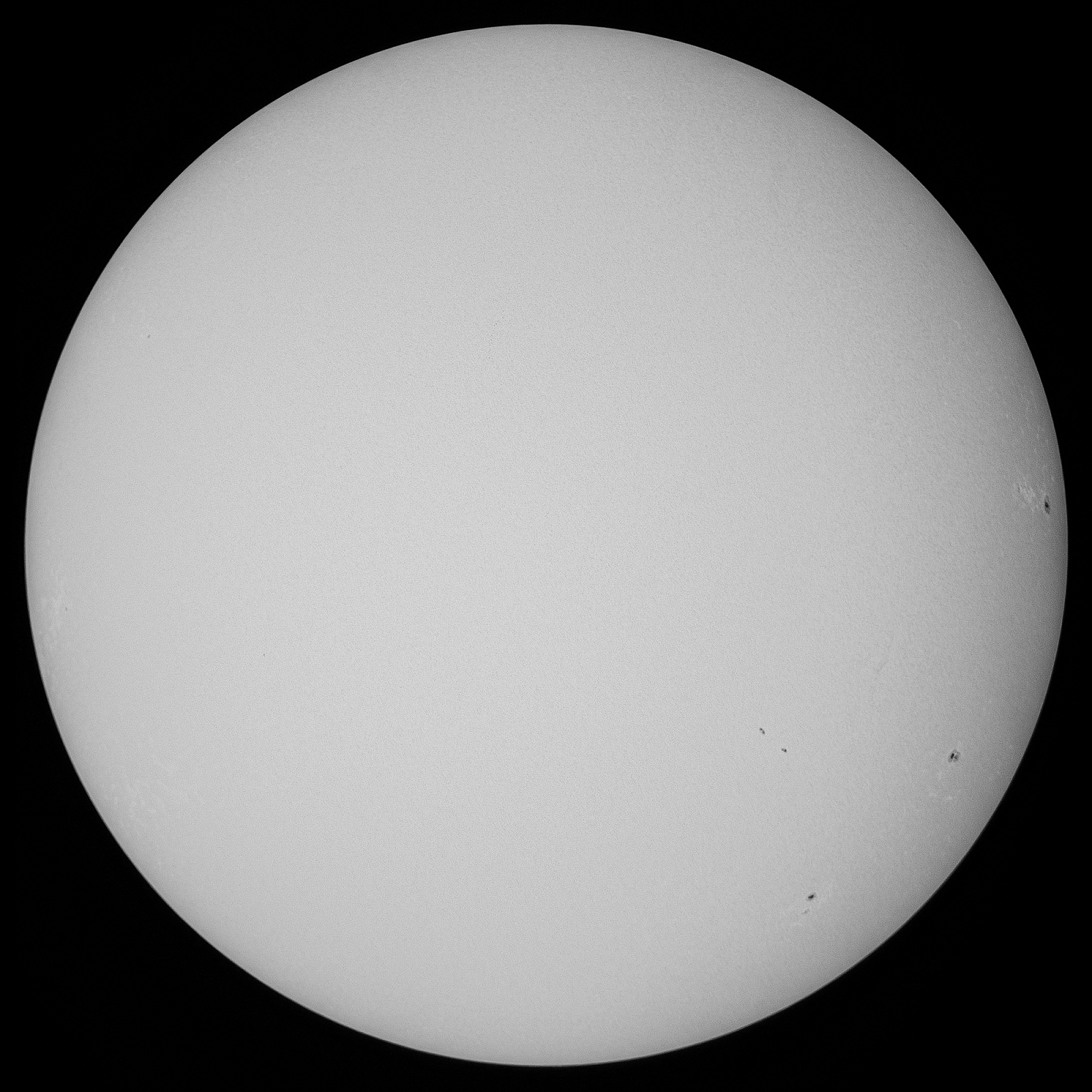 sun-2022-06-04-bw.thumb.png.8bcd4bde1567551db085d88f85372f03.png