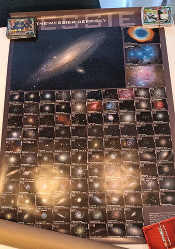 Więcej informacji o „Postery - 2 postery Katalog Messiera | 1 poster z czasopsima Sky & Telescope”