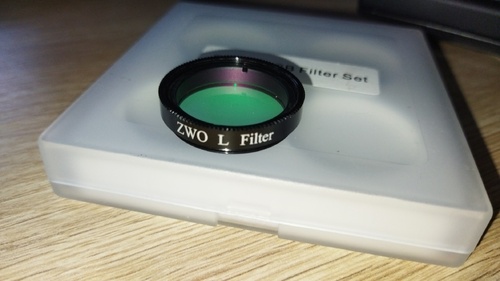 Więcej informacji o „[S] filtr ZWO L 1,25" (luminacja, IR cut)”