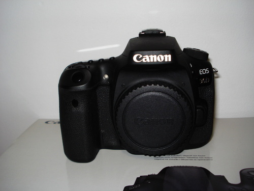 Więcej informacji o „Canon 90D body”