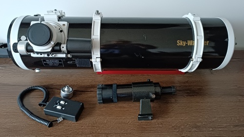 Więcej informacji o „SkyWatcher 150/750 PDS OTA wraz z focuserem, folia słoneczna nd3.8 i dwoma siodełkami 1,25”