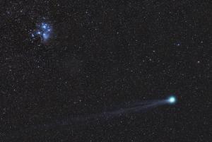 Comet-Lovejoy-and-Pleiades-1600.jpg