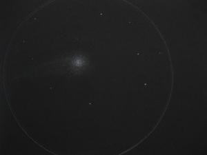 kometa przez lornetkę Pentax 20x60.JPG
