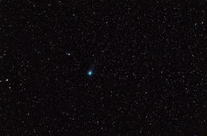 20 Luty 2015 - Kometa C-2014 Q2 Lovejoy - 200 mm iso 800  f 5,6 12 min. 15 sek pix krzywe i tło kopia.jpg