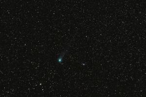 16 Luty 2015 -Kometa C-2014 Q2 Lovejoy 200 mm czas 6 min. pix krzywe i tło - Kopia.jpg