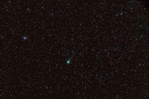 23 Luty 2015 - Kometa Lovejoy 200 mm - 10x60 sek. iso 800 + 10x60 sek. iso 1600 - 20 min. 30sek. II pix krzywe i tło.ti kopiaf.jpg