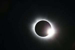 solareclipse04670976epa2003lead.jpg